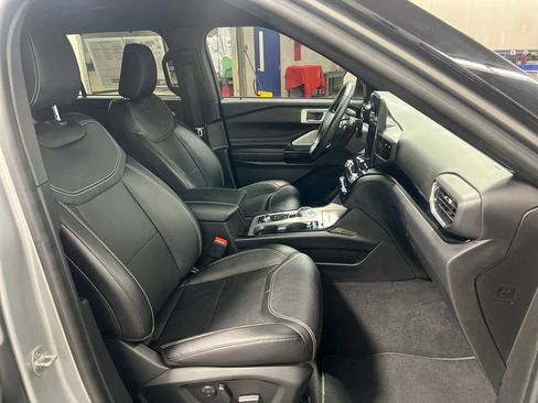 Used 2022 Ford Explorer ST w/ Equipment Group 401A image 9