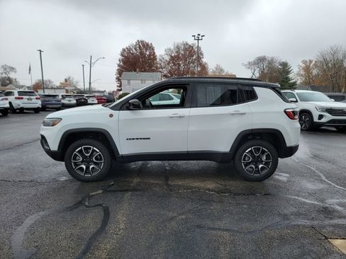 Used 2024 Jeep Compass Trailhawk image 4