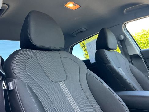 Used 2022 Hyundai Elantra SE w/ Cargo Package image 18