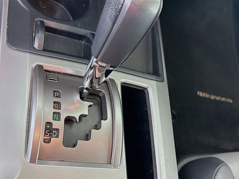 Used 2018 Toyota 4Runner SR5 Premium RWD image 15