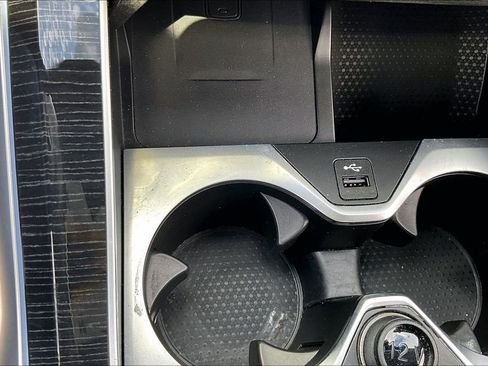 Used 2024 BMW X7 M60i image 15