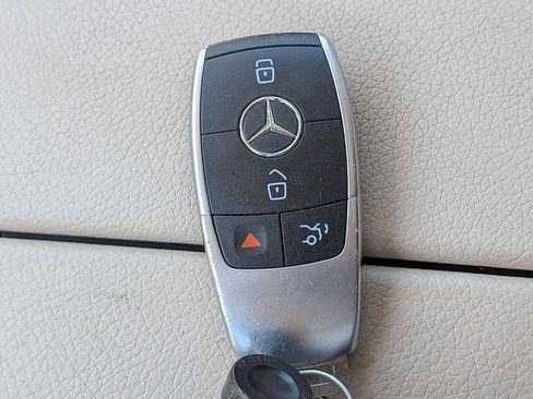 Used 2020 Mercedes-Benz GLC 300 image 31
