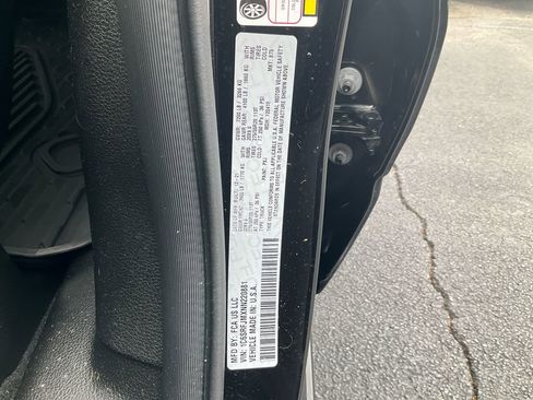 Used 2022 RAM 1500 Laramie w/ Sport Appearance Package AWD/4WD image 18
