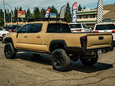 Used 2019 Toyota Tacoma TRD Off-Road AWD/4WD image 18