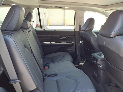 Used 2024 Toyota Grand Highlander FWD image 12