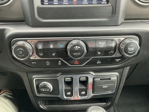 Used 2022 Jeep Wrangler Sport image 21