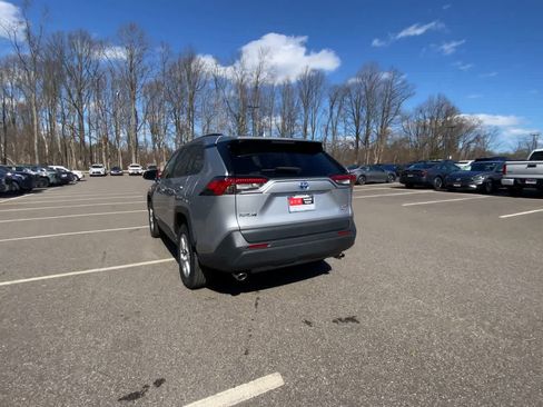 Used 2021 Toyota RAV4 XLE w/ Convenience Package image 11
