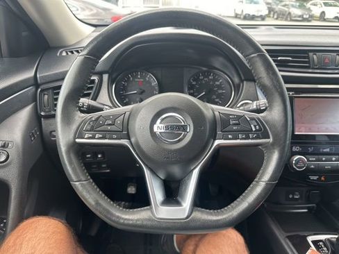 Used 2018 Nissan Rogue SV w/ Premium Package FWD image 25