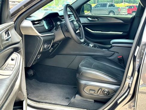 Used 2025 Jeep Grand Cherokee L Altitude RWD image 10