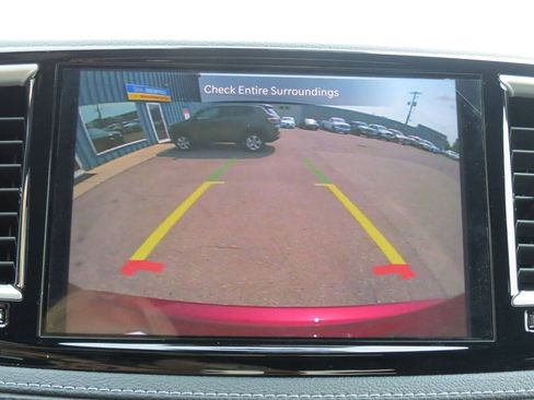 Used 2021 Chrysler Pacifica Touring AWD/4WD image 17