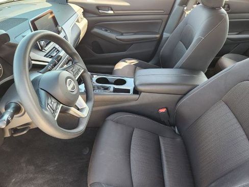 Certified 2024 Nissan Altima 2.5 SV FWD image 9