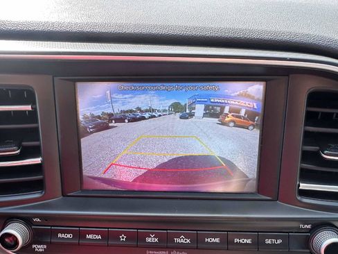 Used 2020 Hyundai Elantra SEL FWD image 18