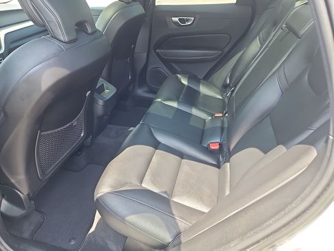 Used 2023 Volvo XC60 B5 Core w/ Climate Package AWD/4WD image 30