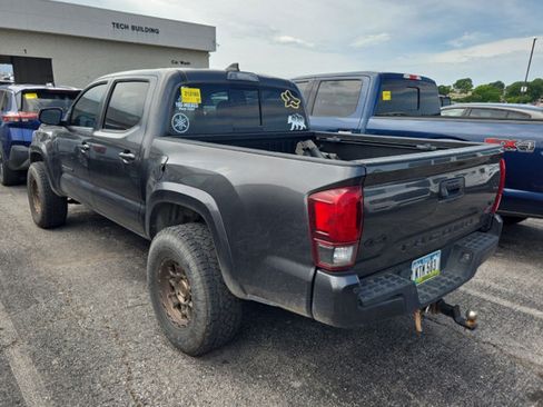 Used 2019 Toyota Tacoma SR5 AWD/4WD image 6