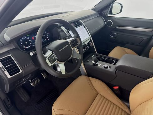 New 2025 Land Rover Discovery Dynamic SE AWD/4WD image 9