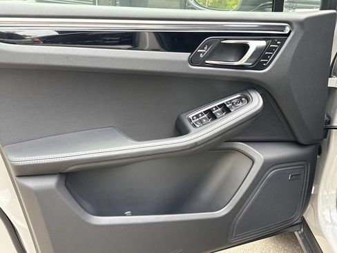 Certified 2025 Porsche Macan Turbo AWD/4WD image 11