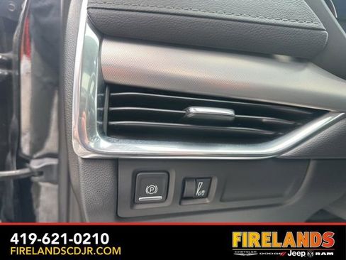 Used 2020 Cadillac XT4 Premium Luxury image 27