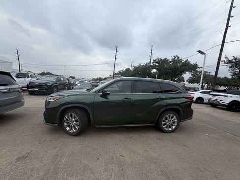 Used 2023 Toyota Highlander Limited FWD image 7