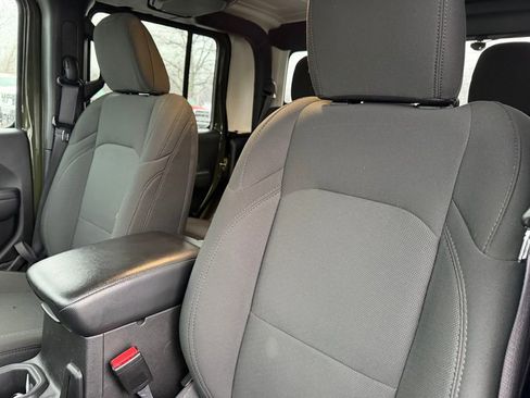 Used 2023 Jeep Gladiator Willys image 9