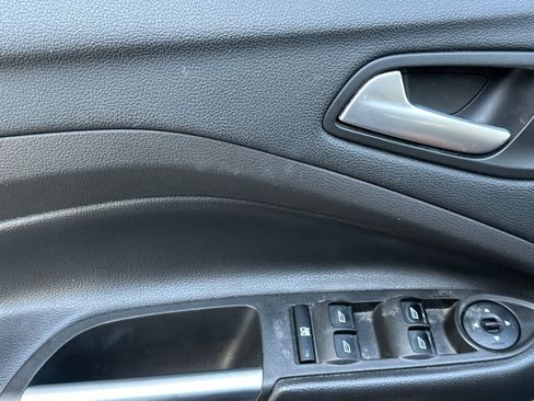 Used 2018 Ford Escape SE w/ SE Sport Appearance Package FWD image 15