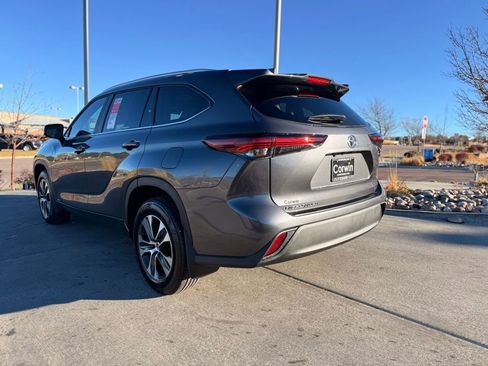 Used 2025 Toyota Highlander XLE image 5