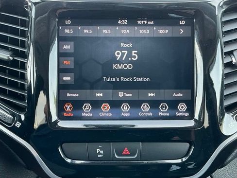 Used 2020 Jeep Cherokee Limited AWD/4WD image 23