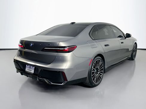 New 2025 BMW 750e xDrive image 4
