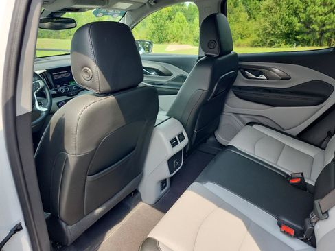Certified 2024 GMC Terrain SLT FWD image 12