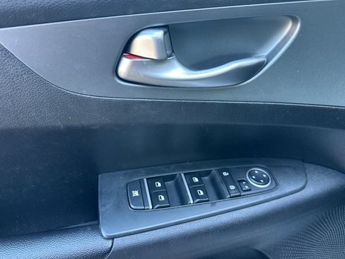 Used 2021 Kia Forte LXS FWD image 11