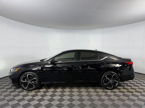 Used 2025 Nissan Altima 2.5 SR AWD/4WD image 10