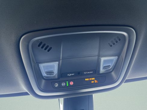 Used 2023 Chevrolet Traverse LS AWD/4WD image 19