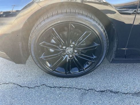 Used 2021 Toyota Avalon XSE image 9