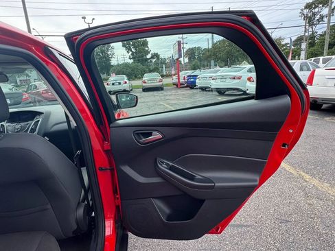 Used 2012 Ford Focus SE FWD image 13