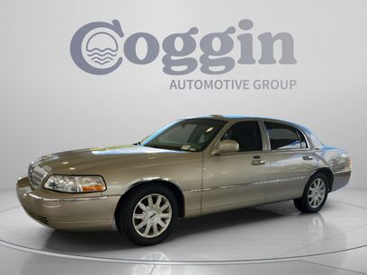 Used 2009 Lincoln Town Car Signature Limited