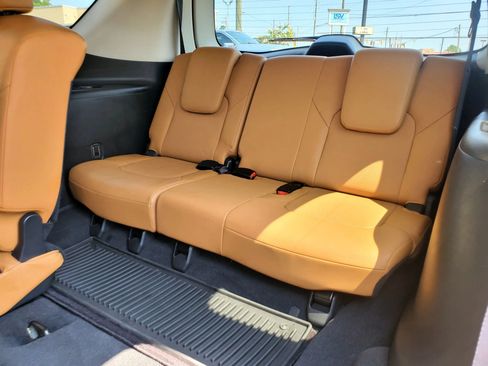 Used 2016 INFINITI QX80 4WD w/ Signature Edition Package image 8