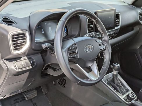 Used 2025 Hyundai Venue SEL image 14