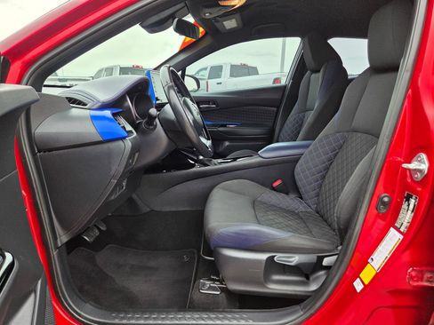 Used 2022 Toyota C-HR XLE FWD image 12