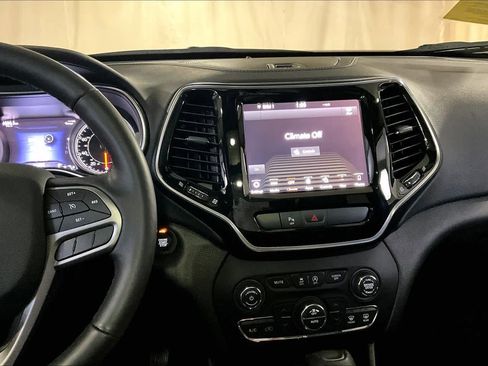 Used 2019 Jeep Cherokee Limited AWD/4WD image 6