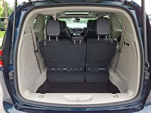Used 2022 Chrysler Pacifica Limited AWD/4WD image 30
