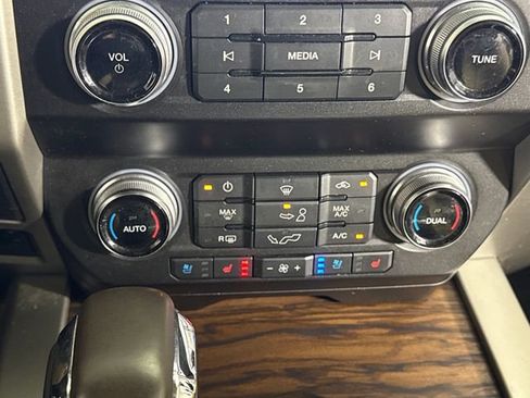 Used 2020 Ford F150 Lariat w/ Equipment Group 502A Luxury AWD/4WD image 36