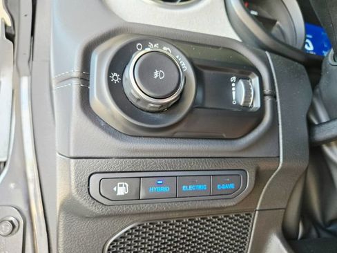 Used 2025 Jeep Wrangler Unlimited Sahara w/ Safety Group AWD/4WD image 33