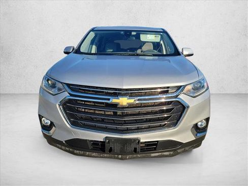 Used 2021 Chevrolet Traverse LT image 2