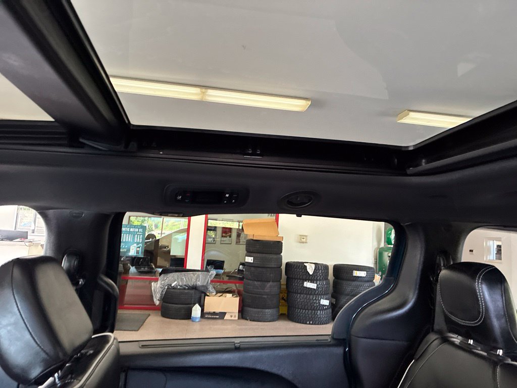 Certified 2025 Chrysler Pacifica Limited FWD image 24