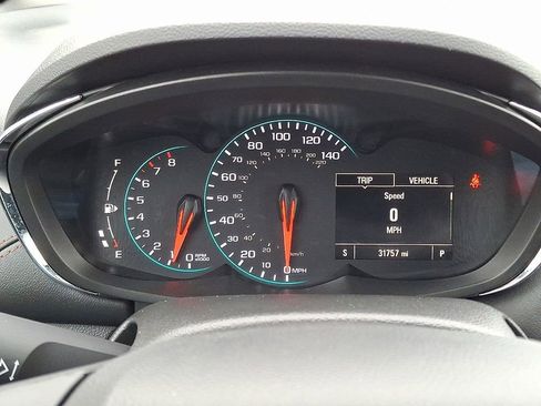 Used 2022 Chevrolet Trax LT w/ LT Convenience Package image 23