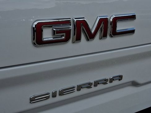 Used 2024 GMC Sierra 1500 AT4 w/ Technology Package AWD/4WD image 33