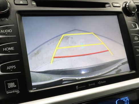 Used 2019 Toyota Highlander Limited AWD/4WD image 4