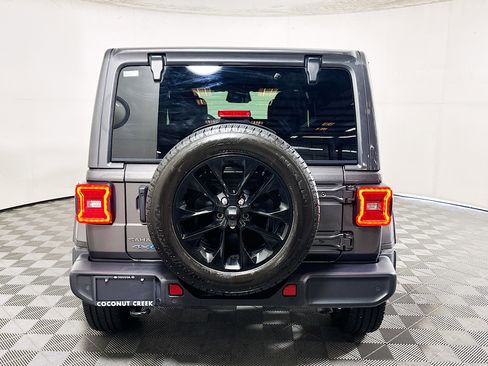 Used 2025 Jeep Wrangler Unlimited Sahara w/ Safety Group AWD/4WD image 4