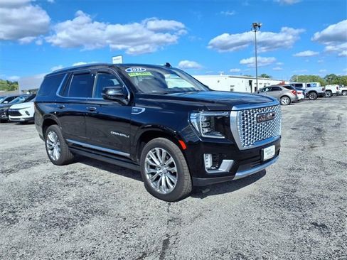 Used 2021 GMC Yukon Denali w/ Denali Premium Package image 3
