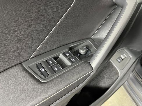 Certified 2024 Volkswagen Tiguan SE image 18