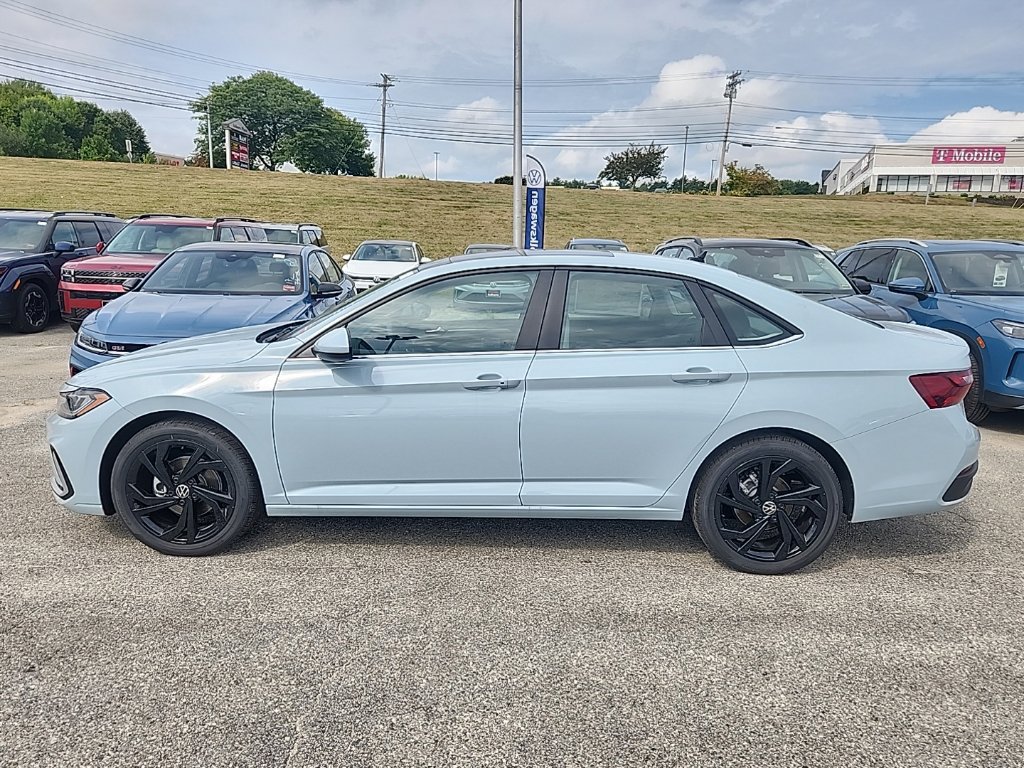New 2026 Volkswagen Jetta SE FWD image 4
